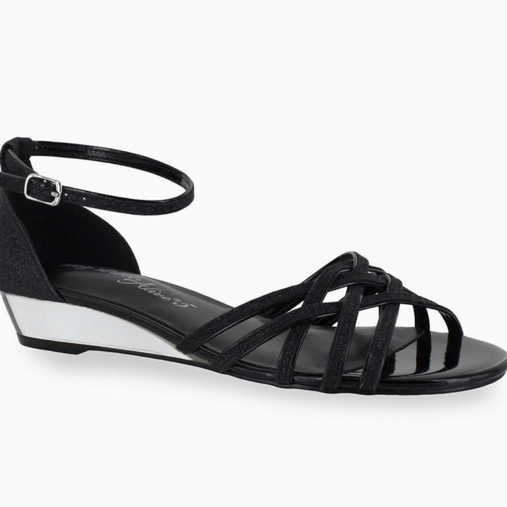 Elegant Easy Street Black Strappy Sandals